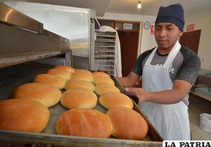 Panificadores amenazan con incrementar el precio del pan