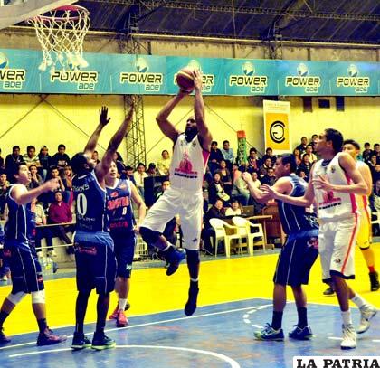 Derecho nuevamente oficiará de local en la cancha de la calle La Paz