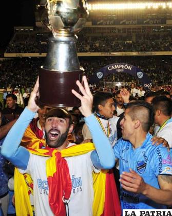 Bolívar levantó el trofeo de campeón la anterior semana