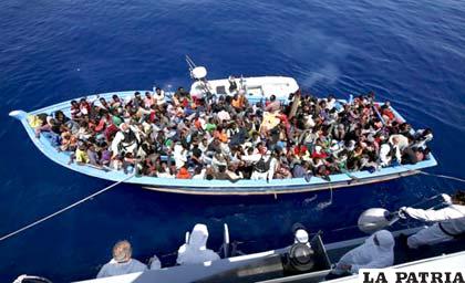 Proponen hundir barcos de inmigrantes
