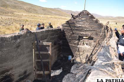 El fuego consumió el techo de una casa en Pongo Queñuani