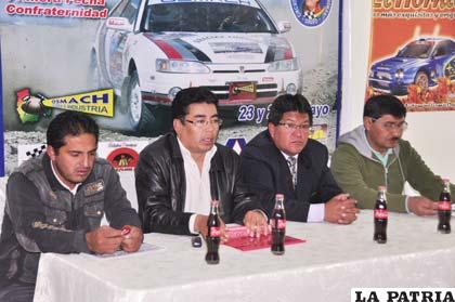Directivos durante la presentación de la prueba de automovilismo 