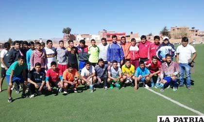 Buena cantidad de jugadores se dieron cita al primer entrenamiento 