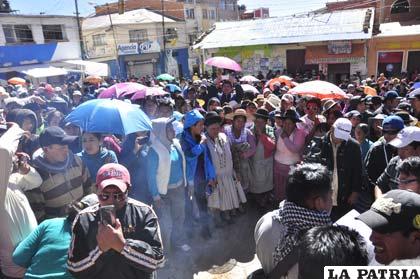 Población de Llallagua se movilizó para evitar que se realicen las elecciones rectorales