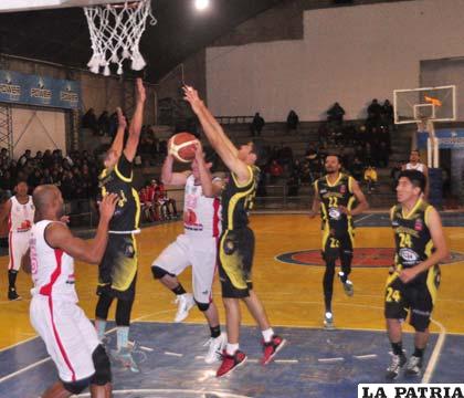 La acci?n de juego donde Derecho fue superior a Pe?arol