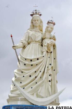 Monumento a la Virgen del Socavón en camino a los Récords Guinness