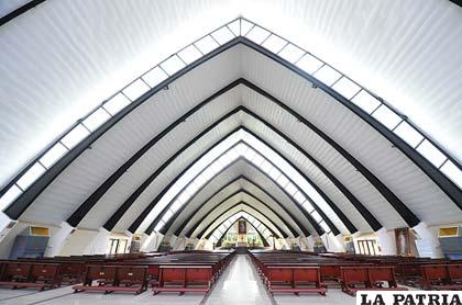 Interior de la Iglesia del Santuario de la Divina Misericordia, en Guayaquil