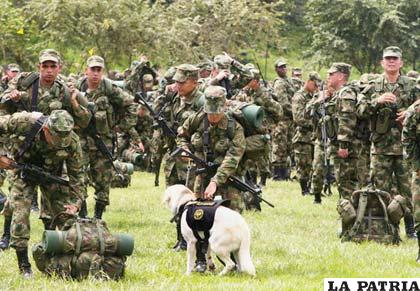 Soldados colombianos arremetieron contra la guerrilla de las FARC