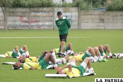 Mauricio Soria dirige la preparaci?n del equipo nacional