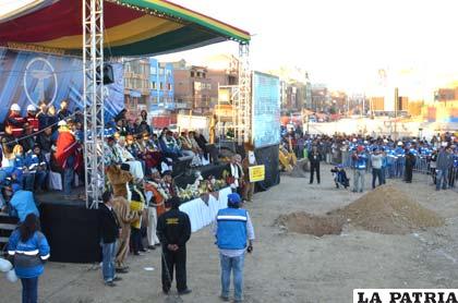 Acto de inauguración de construcción de nuevas línea de teleférico en El Alto
