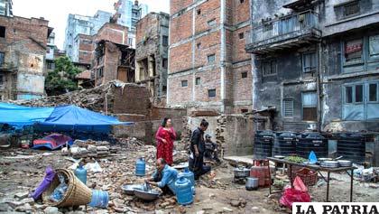 Familias nepalíes viven con incertidumbre