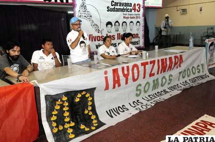 Familiares de los estudiantes desaparecidos en conferencia de prensa