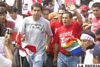 Mart?n Bela?nde (i) junto al presidente de Per? Ollanta Humala (d) en su campa?a electoral