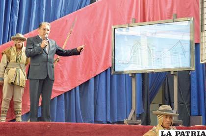 Ing. Santos Tito Veliz, Gobernador del departamento de Oruro durante el informe de gesti?n