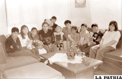 La Familia San Jos? a cargo de la madre SOS Justina en 1997