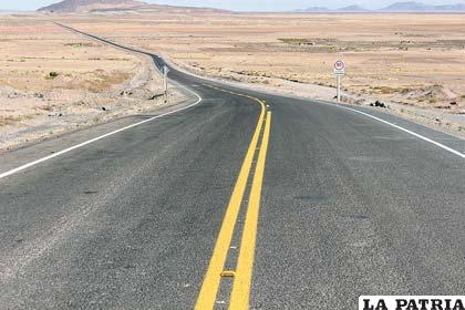 Camino asfaltado Quillacas - Pampa Aullagas