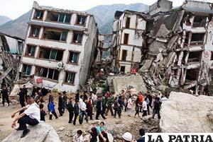 Edificios a punto de desplomarse después del terremoto en Nepal