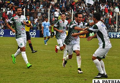 Fue grande la emoción de los jugadores de Petrolero por la victoria ante Bolívar /apg