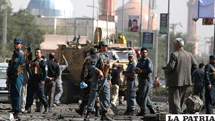 Combate entre fuerzas afganas e insurgentes deja un saldo de 57 muertos en Afganistán
