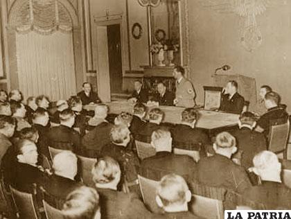 Ministro de propaganda nazi, Joseph Goebbels, pronuncia un discurso