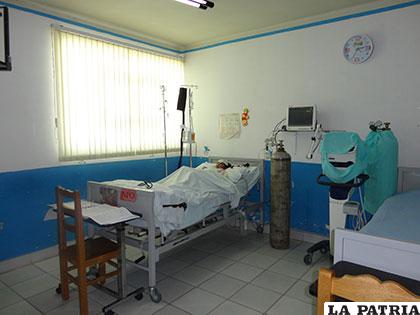 Franklin Arenas en la sala de Terapia Intensiva en Pediatría del Hospital General San Juan de Dios