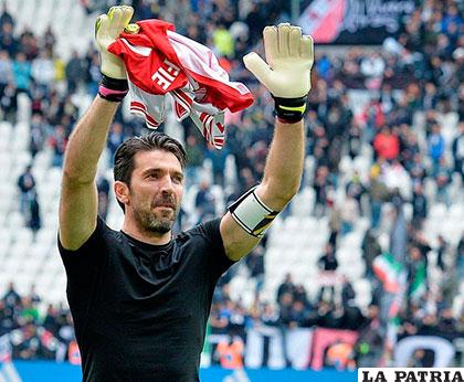 Gianluigi Buffon seguirá atajando en Juventus hasta el 2018