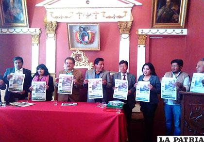 Periodistas afiliados a la APPI presentan su nuevo mensuario informativo junto a autoridades