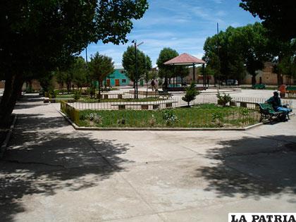 Plaza de Cruz de Machacamarca /guiasturisticasbolivia.com
