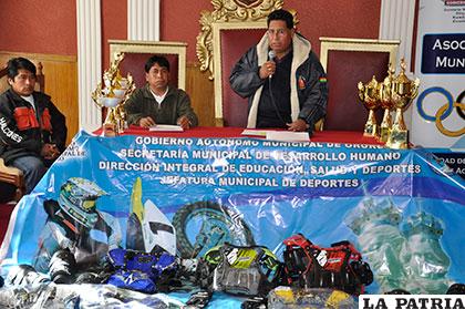 Durante la presentación de la competencia municipal de motociclismo