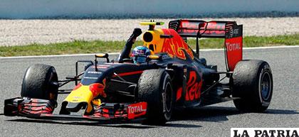 El joven piloto Max Verstappen en plena competencia, en el GP de España /cmi.com