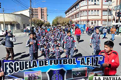La actividad comenzó con un desfile por la calles de Oruro