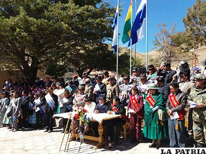 Pueblo de Cruz de Machacamarca celebró sus 50 años