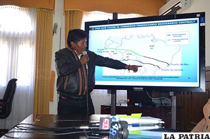 Gobernador muestra ruta por donde pasará el Corredor Ferroviario Bioceánico