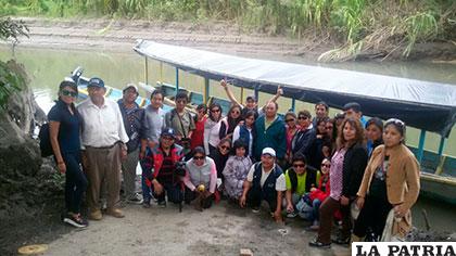El grupo de periodistas que fue en la expedición a Villa Tunari