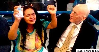 María Teresa Rivera, emocionada, agradece por la anulación de su pena