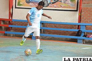 Alejandro Choqueticlla combina los estudios y los entrenamientos