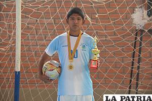 Ganó muchas medallas y trofeos, pero su principal objetivo es jugar en la Liga