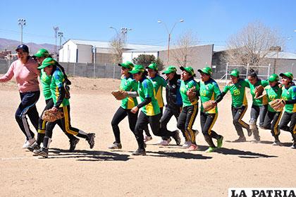 Cosmos, campeonas en softbol damas