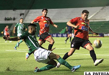 Oriente ganó 2-1 en la ida en Santa Cruz el 16/04/2016 /APG