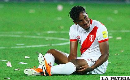 Tapia sintió la lesión en el partido ante Trinidad y Tobago /cronicaviva.com