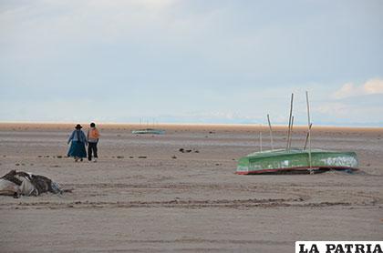 A la desaparición del lago le sigue la migración de su gente /Archivo