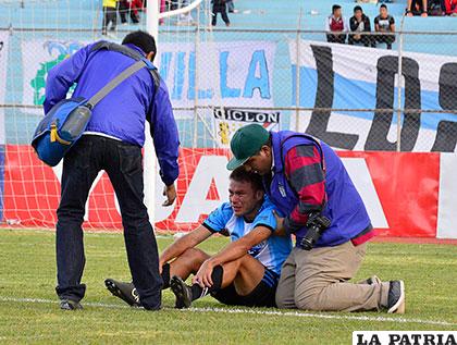 Dolor y llanto en los jugadores de Ciclón que descendieron de la Liga /APG