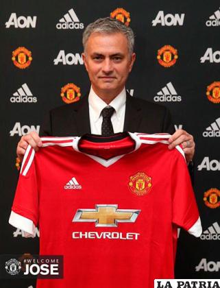 Mourinho fue presentado en Manchester United