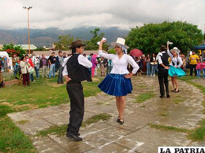 En concurso estudiantil bailarán cueca y bailecito