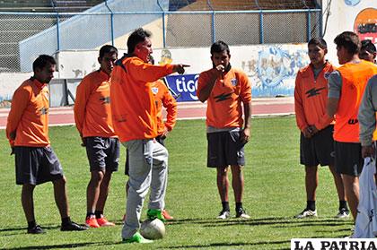 Ferrufino quiere trabajar con jugadores que quieran vivir en Oruro
