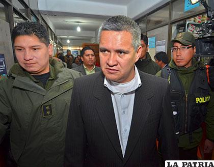 León continúa retenido en celdas judiciales /APG