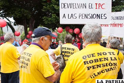 Personas de la tercera edad marchan en contra de la modificación a la Ley de Pensiones /eldia.es