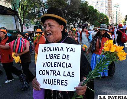 Mujeres en diferentes partes de Bolivia se pronuncian en contra del feminicidio /elpotosi.com