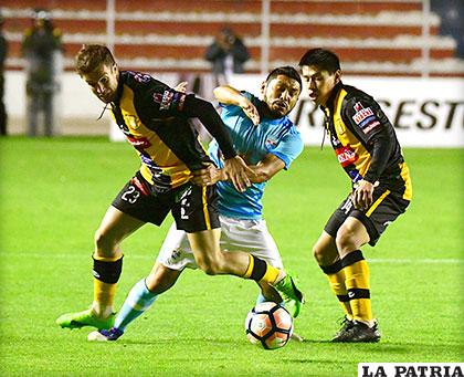 Matías Alonso con el dominio del balón /APG