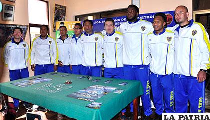 El equipo de jugadores de Carl A-Z que participará en la Libobásquet